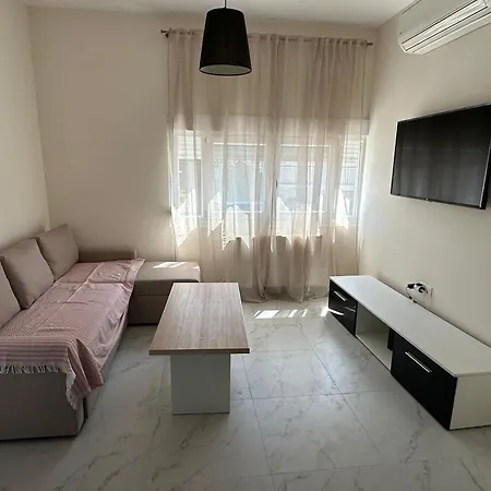 Thea Thermaikou * Agía Triás