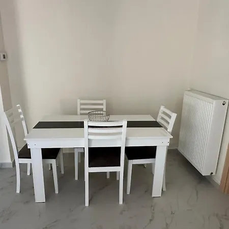 Thea Thermaikou Daire Agía Triás