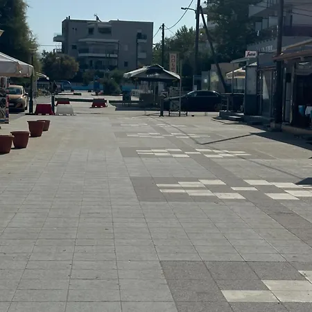 Thea Thermaikou Daire Agía Triás