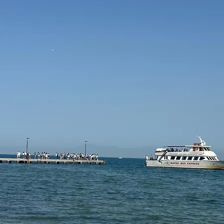 Thea Thermaikou * Agía Triás